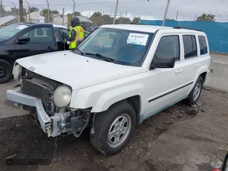 2010 Jeep Patriot Sport with VIN 1J4NT2GBXAD600271, listed as a IAAI auction lot 41521803 with 170,506 mi miles. Bid and sale history available at carsss.com. Image 19.