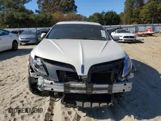 2013 Lincoln MKS z VIN 1LNHL9DK0DG605400, wystawiony jako Copart lot #77071034 z przebiegiem 73 450 mil mil oraz Szkoda całkowita • Salvage title. Historia ofert i sprzedaży dostępna na DreamBid. Obrazek 5.