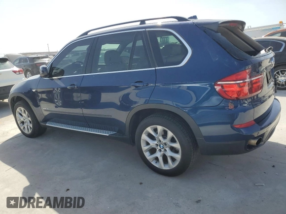 2013 BMW X5 xDrive35i with VIN 5UXZV4C50D0B09105, listed as a Copart auction lot 49385615 with 121,437 mi miles and Salvage Title. Bid and sale history available at carsss.com. Image 2.
