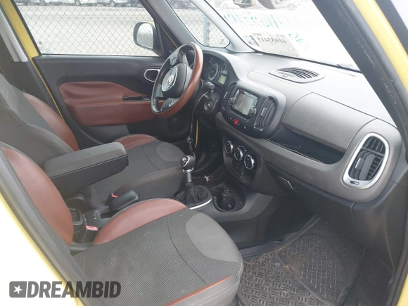 2015 FIAT 500L Urbana Trekking z VIN ZFBCFADH0FZ030995, wystawiony jako IAAI lot #41653415 z przebiegiem 115 629 mil mil oraz . Historia ofert i sprzedaży dostępna na DreamBid. Obrazek 5.