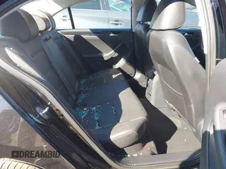 2017 Volkswagen Jetta SEL z VIN 3VWL17AJ5HM246543, wystawiony jako IAAI lot #41650614 z przebiegiem 112 168 mil mil oraz . Historia ofert i sprzedaży dostępna na DreamBid. Obrazek 8.
