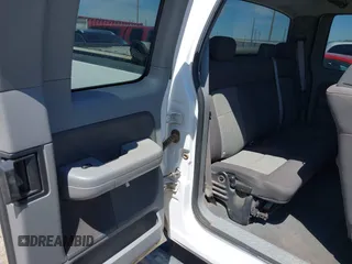 2006 Ford F-150 XL z VIN 1FTPX12V16NB39297, wystawiony jako IAAI lot #42271226 z przebiegiem 179 551 mil mil oraz . Historia ofert i sprzedaży dostępna na DreamBid. Obrazek 8.