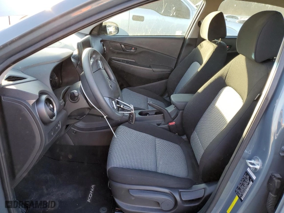 2022 Hyundai Kona SE with VIN KM8K22AB3NU763883, listed as a Copart auction lot 43555415 with 7,506 mi miles and Salvage Title. Bid and sale history available at carsss.com. Image 7.