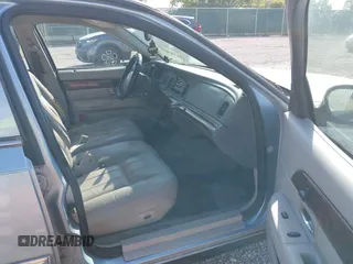 2005 Mercury Grand Marquis LS Premium z VIN 2MEFM75W15X621971, wystawiony jako IAAI lot #42130811 z przebiegiem 129 700 mil mil oraz . Historia ofert i sprzedaży dostępna na DreamBid. Obrazek 5.