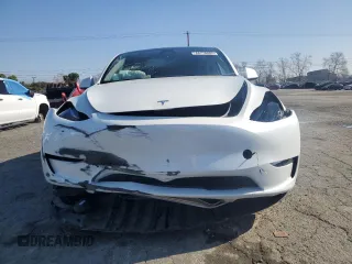 2024 Tesla Model Y with VIN 7SAYGDED1RF212974, listed as a Copart auction lot 44776005 with 16,841 mi miles and Salvage Title. Bid and sale history available at DreamBid. Image 5.