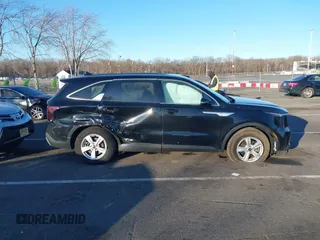 2024 Kia Sorento LX z VIN 5XYRG4JC5RG274627, wystawiony jako IAAI lot #41646967 z przebiegiem 23 440 mil mil oraz . Historia ofert i sprzedaży dostępna na DreamBid. Obrazek 13.