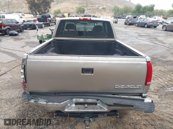 1998 Chevrolet Silverado 1500 with VIN 2GCEC19R3W1122806, listed as a IAAI auction lot 42153517 with 271,788 mi miles and . Bid and sale history available at DreamBid. Image 16.