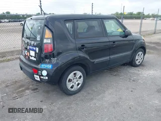 2011 Kia Soul with VIN KNDJT2A17B7218011, listed as a IAAI auction lot 41924267 with 137,282 mi miles. Bid and sale history available at carsss.com. Image 4.