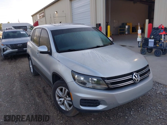 2013 Volkswagen Tiguan S z VIN WVGAV3AX0DW562532, wystawiony jako IAAI lot #42737494 z przebiegiem 152 549 mil mil oraz . Historia ofert i sprzedaży dostępna na DreamBid. Obrazek 6.