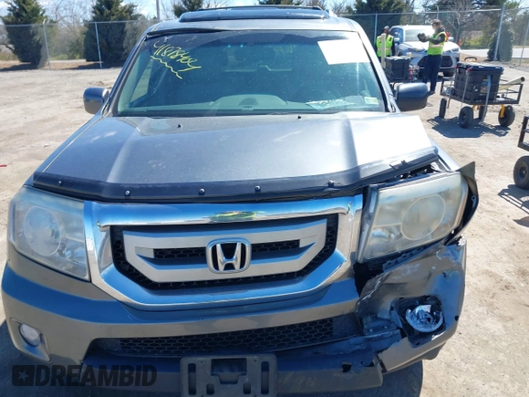 2011 Honda Pilot Touring with VIN 5FNYF4H95BB090892, listed as a IAAI auction lot 41878404 with 131,757 mi miles. Bid and sale history available at carsss.com. Image 12.