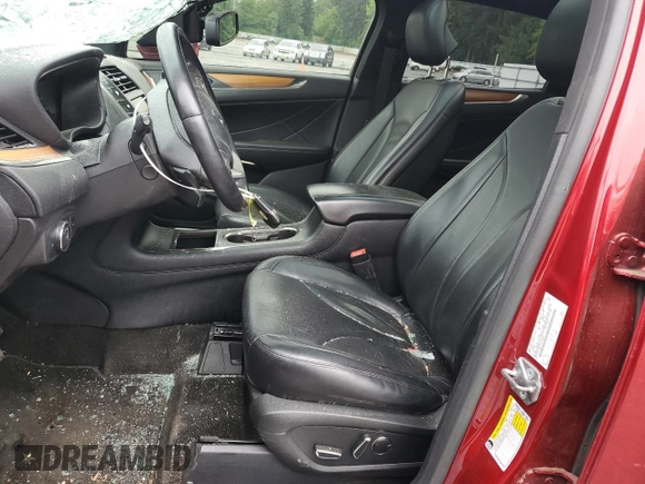 2015 Lincoln MKC z VIN 5LMTJ2AHXFUJ10820, wystawiony jako Copart lot #57139315 z przebiegiem 128 714 mil mil oraz Szkody całkowita. Historia ofert i sprzedaży dostępna na DreamBid. Obrazek 7.