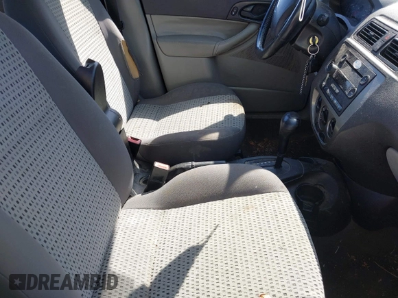 2007 Ford Focus S z VIN 1FAHP34N67W223825, wystawiony jako IAAI lot #42226952 z przebiegiem 271 842 mil mil oraz . Historia ofert i sprzedaży dostępna na DreamBid. Obrazek 5.