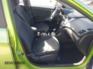 2014 Hyundai Accent SE z VIN KMHCU5AEXEU175389, wystawiony jako IAAI lot #42067176 z przebiegiem 124 741 mil mil oraz . Historia ofert i sprzedaży dostępna na DreamBid. Obrazek 5.