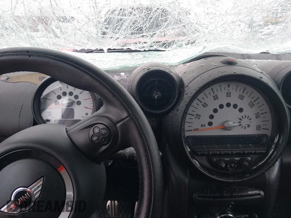 2014 MINI Countryman S z VIN WMWZC5C57EWM17149, wystawiony jako IAAI lot #41246831 z przebiegiem 112 369 mil mil oraz . Historia ofert i sprzedaży dostępna na DreamBid. Obrazek 7.