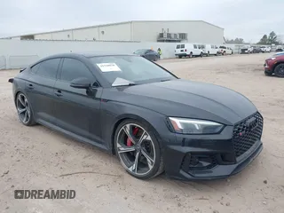 2019 Audi RS 5 Sportback z VIN WUABWCF59KA900598, wystawiony jako IAAI lot #41520850 z przebiegiem 96 420 mil mil oraz . Historia ofert i sprzedaży dostępna na DreamBid. Obrazek 1.