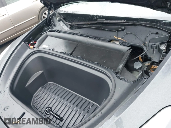 2025 Tesla Model Y Long Range with VIN 7SAYGDED0SA357488, listed as a IAAI auction lot 41550514 with 6 mi miles and . Bid and sale history available at DreamBid. Image 10.