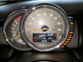 2014 MINI Hardtop with VIN WMWXM5C50ET933486, listed as a Copart auction lot 50823865 with 98,296 mi miles and Salvage Title. Bid and sale history available at DreamBid. Image 9.