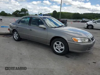 2000 Toyota Camry CE z VIN 4T1BG22KXYU639808, wystawiony jako Copart lot #56606985 z przebiegiem 119 678 mil mil oraz Szkoda całkowita • Salvage title. Historia ofert i sprzedaży dostępna na DreamBid. Obrazek 4.