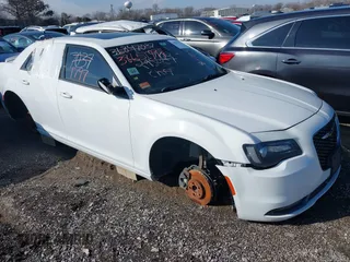 2015 Chrysler 300 S z VIN 2C3CCABG7FH767129, wystawiony jako IAAI lot #38651797 z przebiegiem 125 210 mil mil oraz . Historia ofert i sprzedaży dostępna na DreamBid. Obrazek 1.