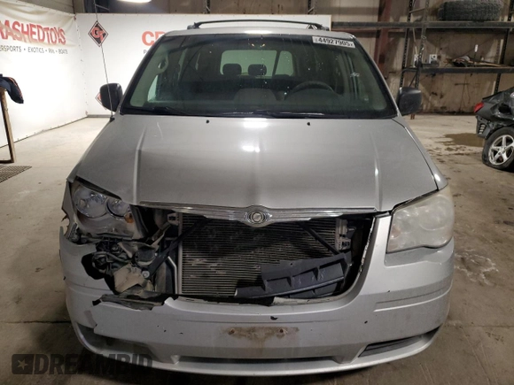 2008 Chrysler Town & Country LX with VIN 2A8HR44H18R687306, listed as a Copart auction lot 44927905 with 196,987 mi miles and Salvage Title. Bid and sale history available at carsss.com. Image 5.