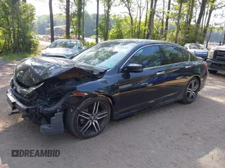 2017 Honda Accord Touring z VIN 1HGCR3F97HA044885, wystawiony jako IAAI lot #42603354 z przebiegiem 175 110 mil mil oraz . Historia ofert i sprzedaży dostępna na DreamBid. Obrazek 17.
