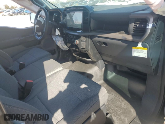2024 Ford F-150 XL z VIN 1FTMF1KPXRKF31871, wystawiony jako Copart lot #87257844 z przebiegiem 38 mil mil oraz Szkoda całkowita • Salvage title. Historia ofert i sprzedaży dostępna na DreamBid. Obrazek 8.