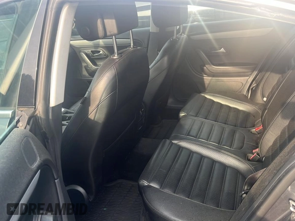 2013 Volkswagen CC R-Line with VIN WVWBP7AN1DE571321, listed as a Copart auction lot 70648784 with 122,061 mi miles and Clean Title. Bid and sale history available at carsss.com. Image 10.