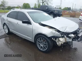2010 Ford Fusion Hybrid z VIN 3FADP0L34AR183056, wystawiony jako IAAI lot #42184634 z przebiegiem 228 301 mil mil oraz . Historia ofert i sprzedaży dostępna na DreamBid. Obrazek 1.