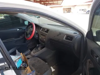 2014 Volkswagen Jetta SE with VIN 3VWD17AJXEM226644, listed as a IAAI auction lot 42717726 with 178,279 mi miles and . Bid and sale history available at DreamBid. Image 5.