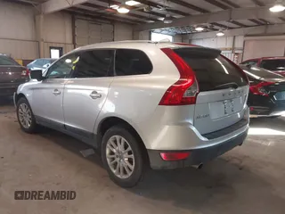 2010 Volvo XC60 3.0T z VIN YV4992DZ6A2032861, wystawiony jako IAAI lot #41348219 z przebiegiem 136 749 mil mil oraz . Historia ofert i sprzedaży dostępna na DreamBid. Obrazek 3.