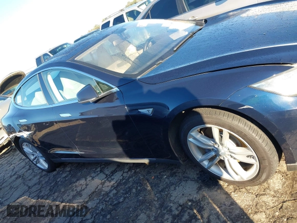 2014 Tesla Model S 60 z VIN 5YJSA1H15EFP48938, wystawiony jako IAAI lot #41574976 z przebiegiem 230 246 mil mil oraz . Historia ofert i sprzedaży dostępna na DreamBid. Obrazek 13.
