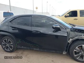 2019 Lexus UX 200 z VIN JTHY3JBH4K2006358, wystawiony jako IAAI lot #41541846 z przebiegiem 120 809 mil mil oraz . Historia ofert i sprzedaży dostępna na DreamBid. Obrazek 14.