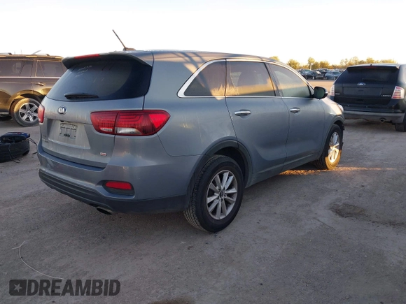 2020 Kia Sorento LX with VIN 5XYPG4A38LG641907, listed as a IAAI auction lot 40848514 with 119,140 mi miles. Bid and sale history available at carsss.com. Image 4.