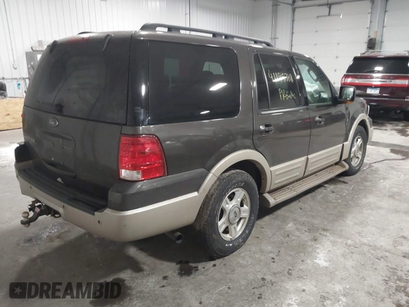 2005 Ford Expedition Eddie Bauer with VIN 1FMFU18575LA91113, listed as a IAAI auction lot 41195788 with 185,032 mi miles. Bid and sale history available at carsss.com. Image 4.