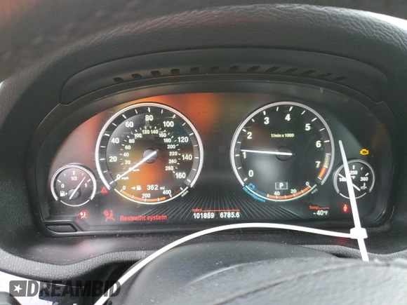 2015 BMW X4 xDrive35i with VIN 5UXXW5C56F0E88267, listed as a Copart auction lot 47888925 with 101,859 mi miles and Salvage title. Bid and sale history available at DreamBid. Image 9.