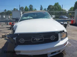 2007 Ford Mustang Deluxe с VIN 1ZVFT84N275365683, выставлен на аукционе IAAI как лот 42335893 с пробегом 141 892 миль миль и . История ставок и продаж доступна на DreamBid. Изображение 12.