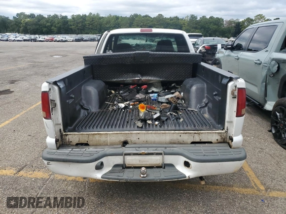 1999 GMC Sonoma SLS with VIN 1GTCS19X3X8530486, listed as a Copart auction lot 70594194 with 0 mi miles and Salvage Title. Bid and sale history available at carsss.com. Image 6.