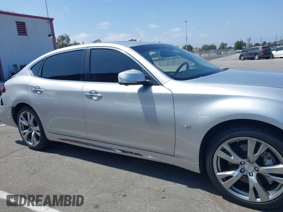 2015 Infiniti Q70 с VIN JN1BY1PP9FM600451, выставлен на аукционе IAAI как лот 42587404 с пробегом 165 071 миль миль и . История ставок и продаж доступна на DreamBid. Изображение 13.