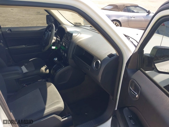 2016 Jeep Patriot Latitude with VIN 1C4NJRFB7GD718468, listed as a IAAI auction lot 42065343 with 92,009 mi miles. Bid and sale history available at carsss.com. Image 5.