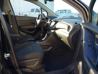 2021 Chevrolet Trax LS with VIN KL7CJKSB5MB337520, listed as a IAAI auction lot 41554924 with 139,501 mi miles. Bid and sale history available at carsss.com. Image 5.
