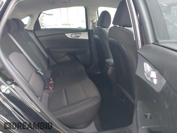 2023 Kia Forte LXS z VIN 3KPF24AD5PE646813, wystawiony jako IAAI lot #41494292 z przebiegiem 29 003 mil mil oraz . Historia ofert i sprzedaży dostępna na DreamBid. Obrazek 8.