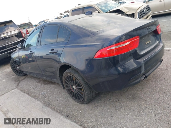 2017 Jaguar XE 25t Prestige z VIN SAJAE4BG7HA965131, wystawiony jako IAAI lot #41470414 z przebiegiem 131 300 mil mil oraz . Historia ofert i sprzedaży dostępna na DreamBid. Obrazek 3.