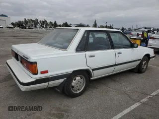 1984 Toyota Camry z VIN JT2SV16E3E0220882, wystawiony jako Copart lot #53514345 z przebiegiem 112 430 mil mil oraz Czysty tytuł • Clean title. Historia ofert i sprzedaży dostępna na DreamBid. Obrazek 3.