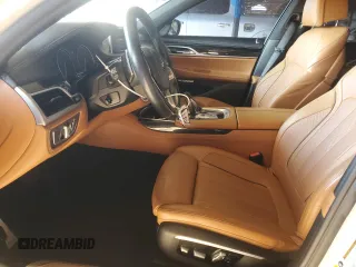 2016 BMW 7 Series 750i z VIN WBA7F0C56GGM20803, wystawiony jako Copart lot #51183415 z przebiegiem 70 728 mil mil oraz Czysty tytuł • Clean title. Historia ofert i sprzedaży dostępna na DreamBid. Obrazek 7.