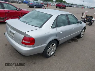 2001 Audi A4 с VIN WAUDH68DX1A010693, выставлен на аукционе IAAI как лот 42445405 с пробегом 191 684 миль миль и . История ставок и продаж доступна на DreamBid. Изображение 4.