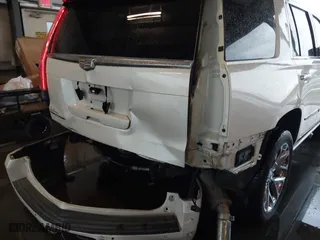 2015 Cadillac Escalade Premium with VIN 1GYS3NKJ8FR688489, listed as a IAAI auction lot 41914908 with 98,775 mi miles. Bid and sale history available at carsss.com. Image 6.