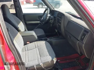 2001 Jeep Cherokee Sport z VIN 1J4FT48S01L508039, wystawiony jako IAAI lot #42743009 z przebiegiem 200 074 mil mil oraz . Historia ofert i sprzedaży dostępna na DreamBid. Obrazek 5.