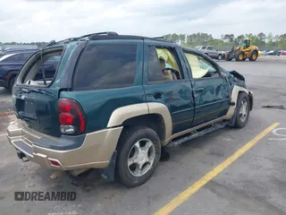 2005 Chevrolet TrailBlazer LT with VIN 1GNDT13S852337434, listed as a IAAI auction lot 41932250 with 209,003 mi miles and . Bid and sale history available at DreamBid. Image 4.