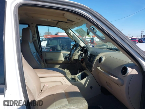 2003 Ford Expedition Eddie Bauer with VIN 1FMFU17L43LC47511, listed as a IAAI auction lot 41389633 with 236,105 mi miles. Bid and sale history available at carsss.com. Image 5.