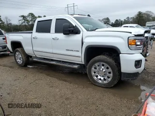 2015 GMC Sierra 2500HD available WiFi Denali with VIN 1GT120E80FF135532, listed as a Copart auction lot 46304005 with 192,795 mi miles and Salvage Title. Bid and sale history available at carsss.com. Image 4.